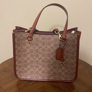 Coach Tyler Carryall